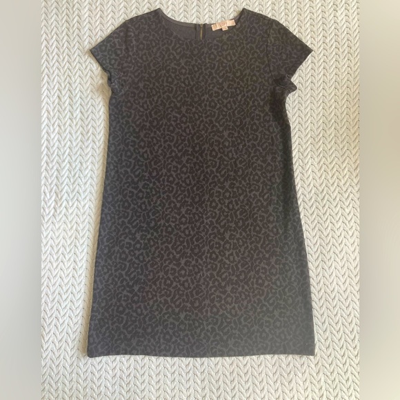 Adorable Ann Taylor Loft Grey Leopard Print Mini Shift Dress - Picture 4 of 8